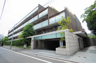 Exterior of La Tour Ichigaya Sadohara