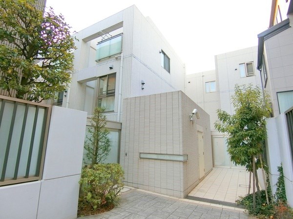 Exterior of Open Residence Akasaka Terrace